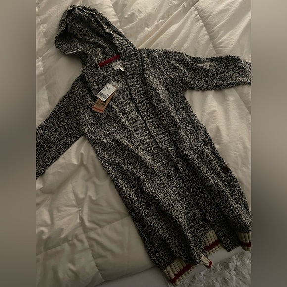 Roots Girls. Brand New With Tags. Cabin Sweater. - Picture 1 of 2